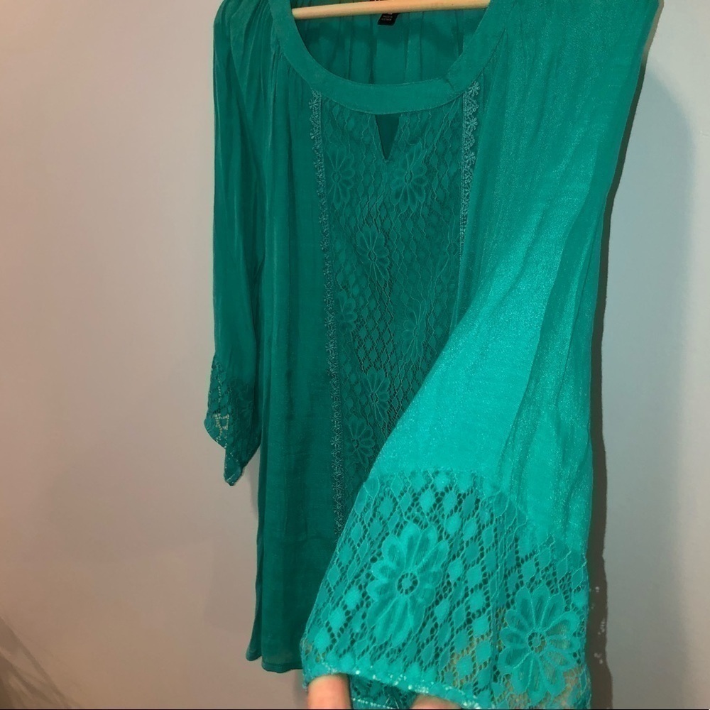 N Touch size medium green top 3/4 sleeve. Lace accents on front - Picture 6 of 9